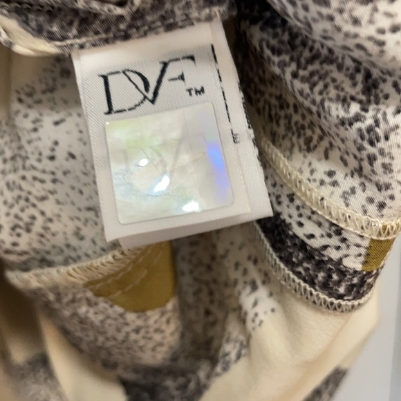 Unique DVF silk dress - Picture 3 of 4